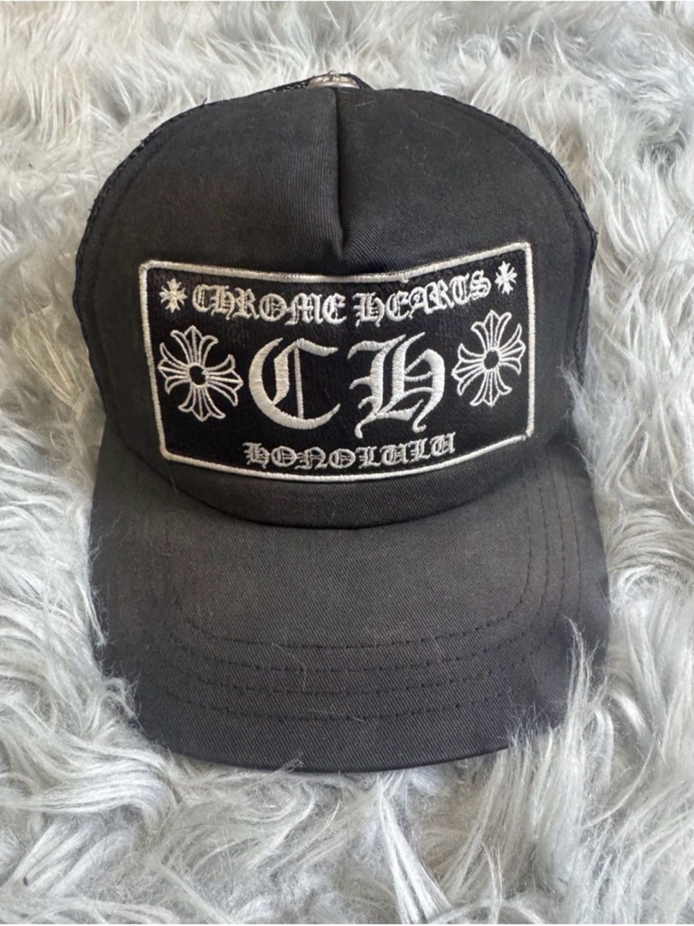 Chrome Hearts Honolulu Trucker Hat
100% authentic